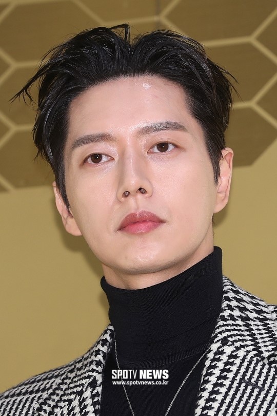 lisa black pink noi bat tren tham do anh 13