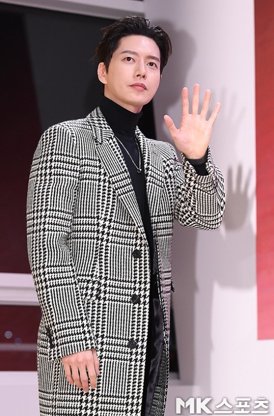 lisa black pink noi bat tren tham do anh 15