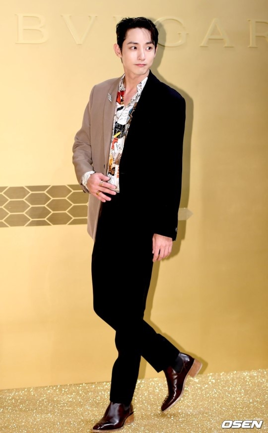 lisa black pink noi bat tren tham do anh 24