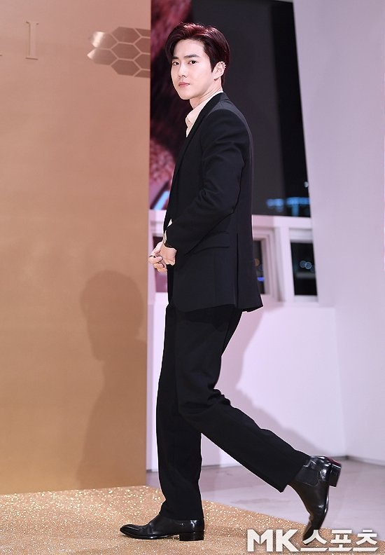 lisa black pink noi bat tren tham do anh 20