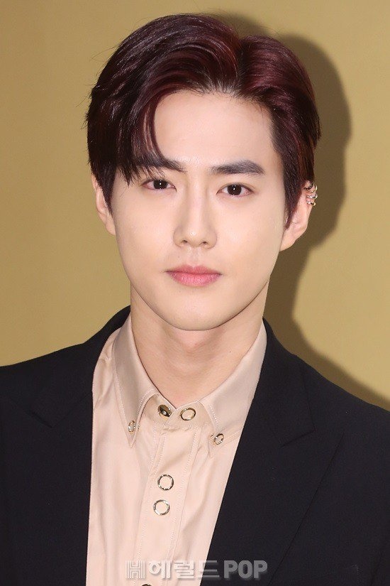 lisa black pink noi bat tren tham do anh 17