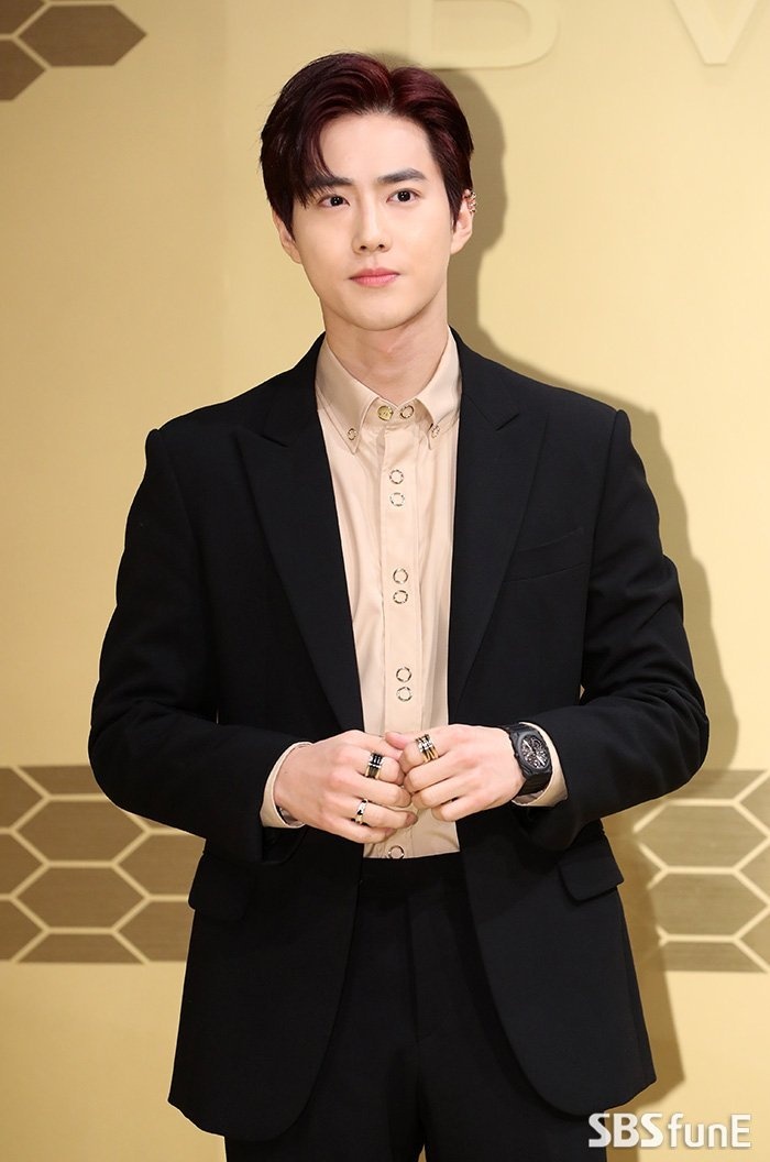 lisa black pink noi bat tren tham do anh 19