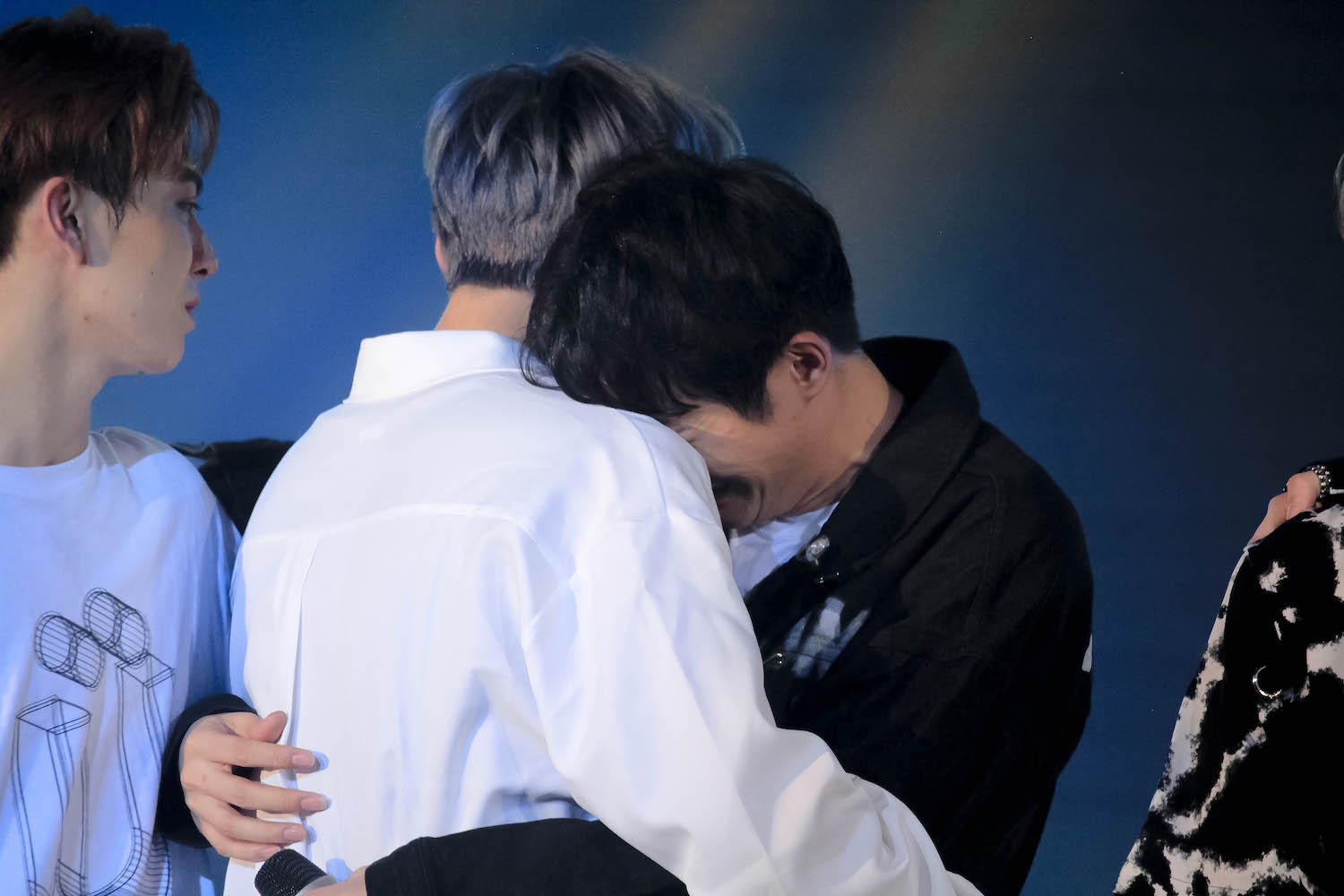 9X Viet khoc nuc no vi khong trung tuyen nhom nhac cua cong ty Han hinh anh