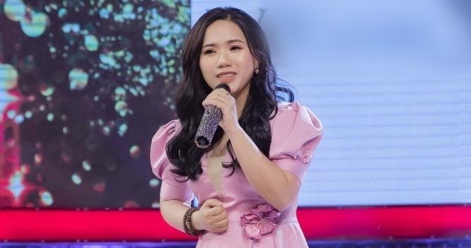 Thuy Chi hat live 'Xe dap' duoc Tran Thanh tang mua loi khen hinh anh