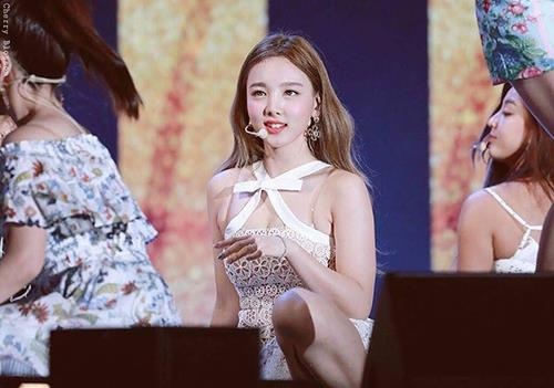 Than tuong Kpop lao dao vi hat de, hat nhep nhu the nao? hinh anh