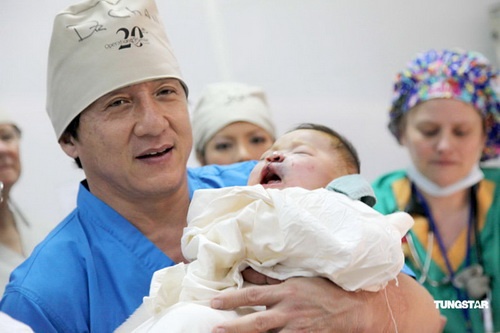 thành long bị phản đối đến việt nam ảnh 2 thanh long bi phan doi den viet nam anh 2