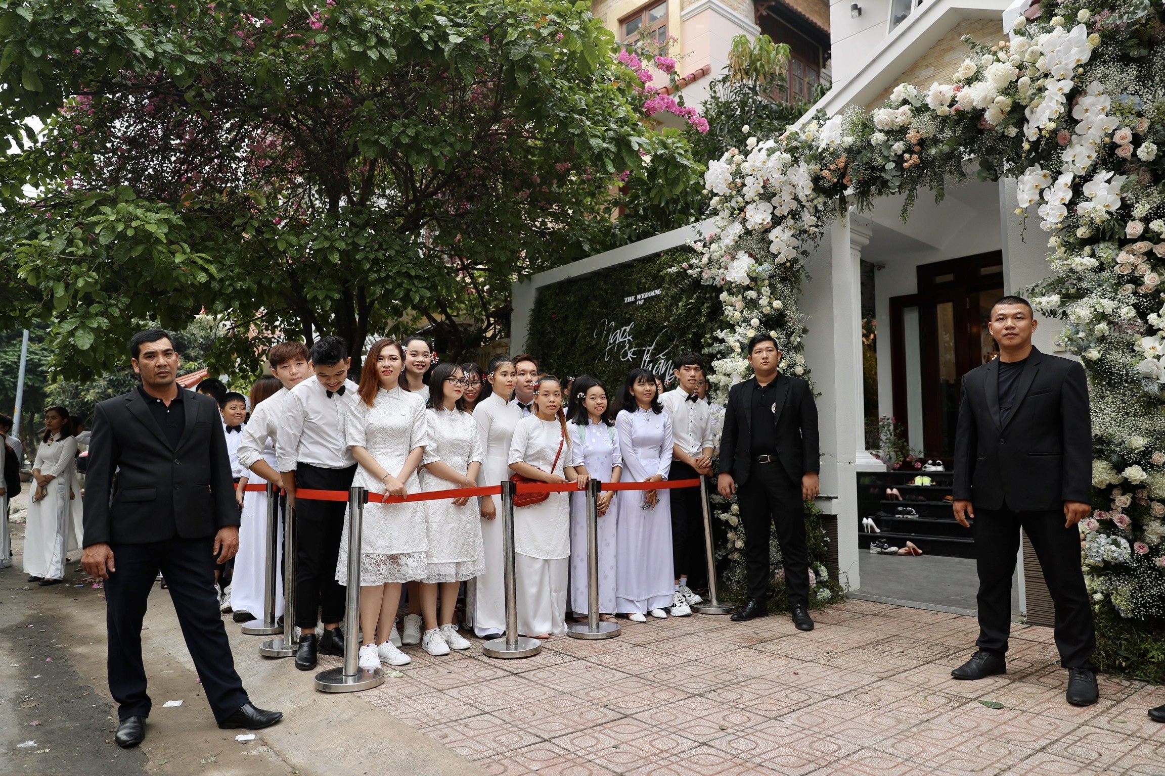dong nhi ong cao thang dam cuoi anh 28