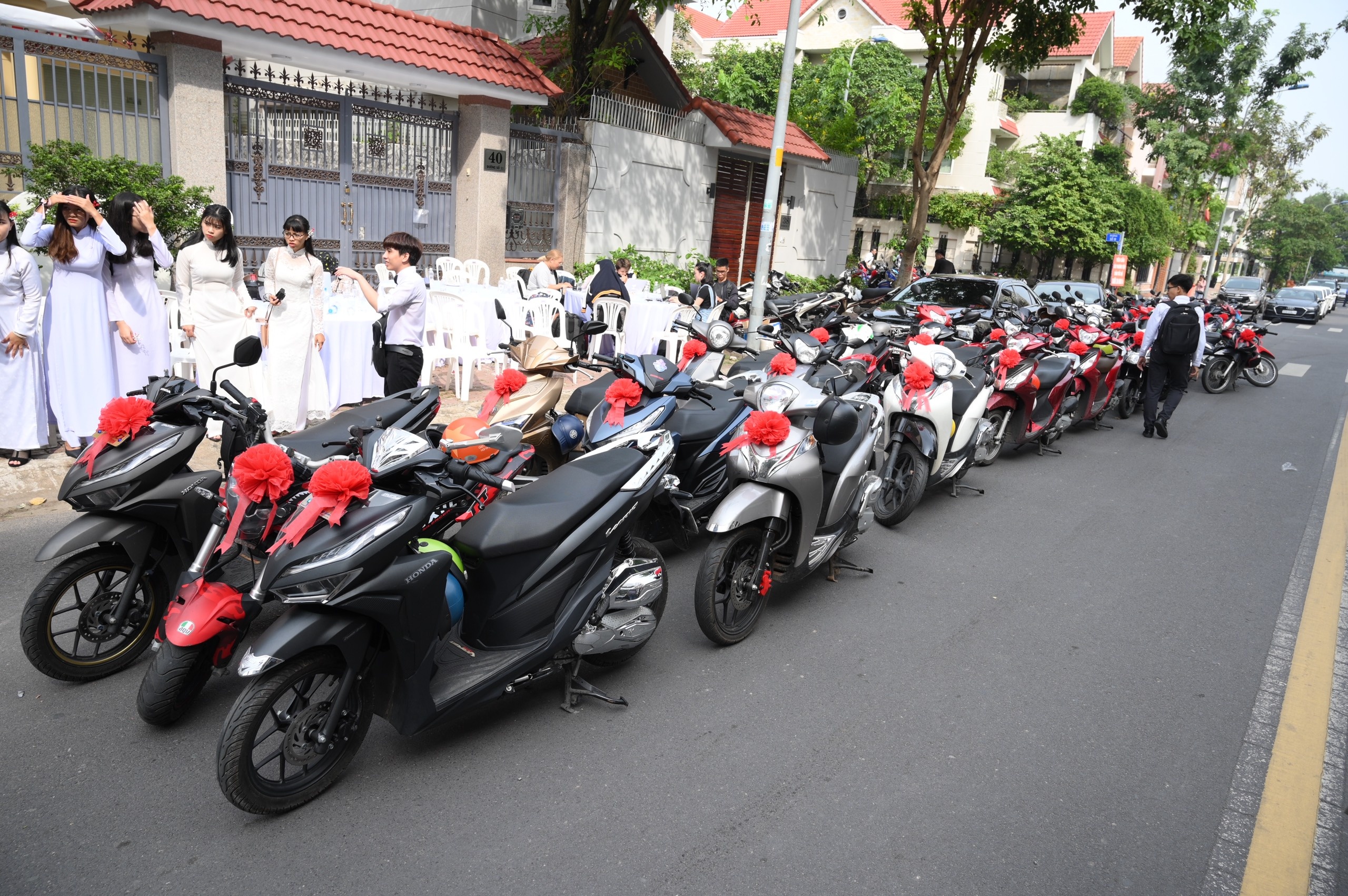 dong nhi ong cao thang dam cuoi anh 50