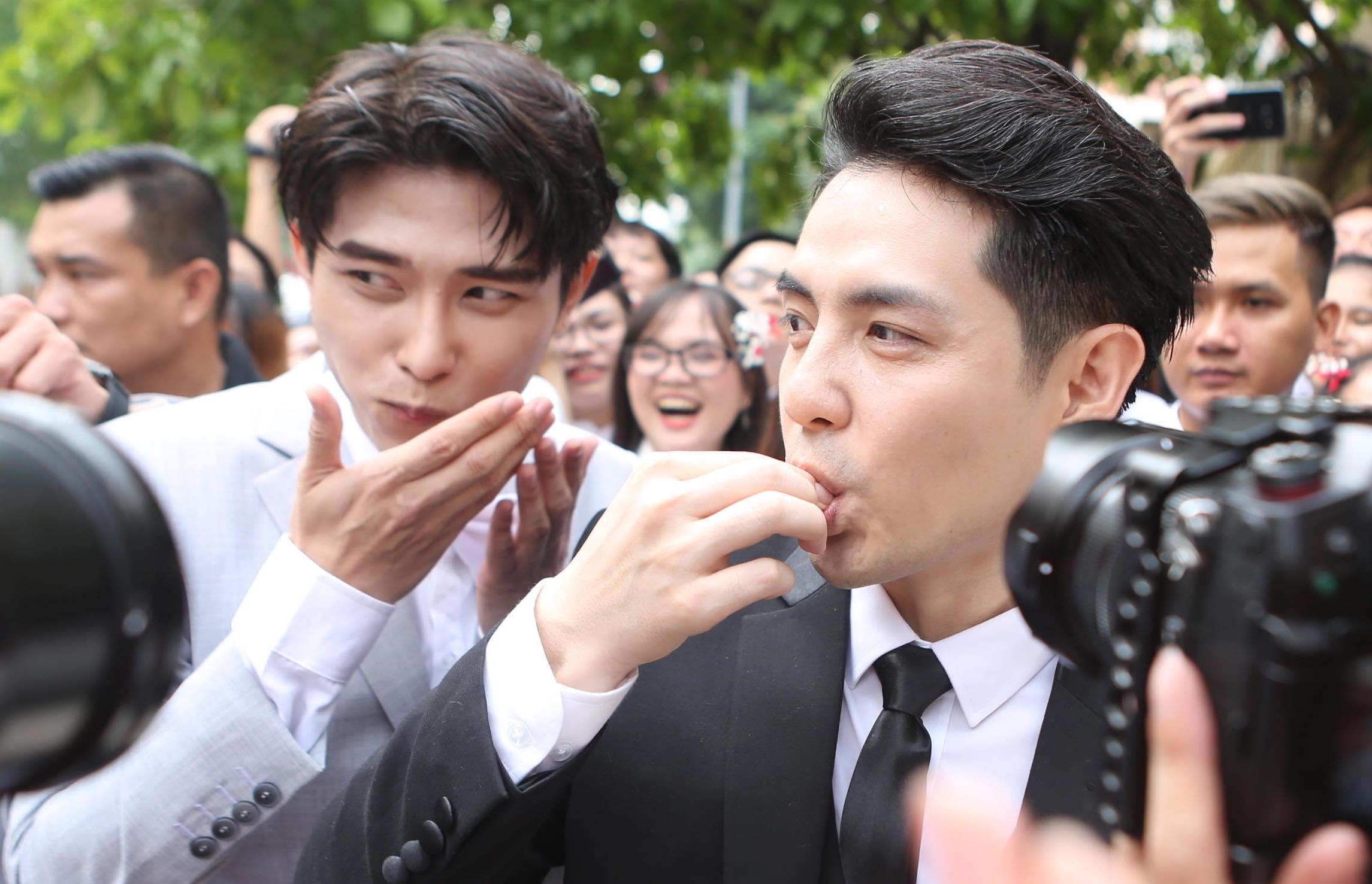 Dong Nhi thach Ong Cao Thang an to chanh truoc khi ruoc dau hinh anh