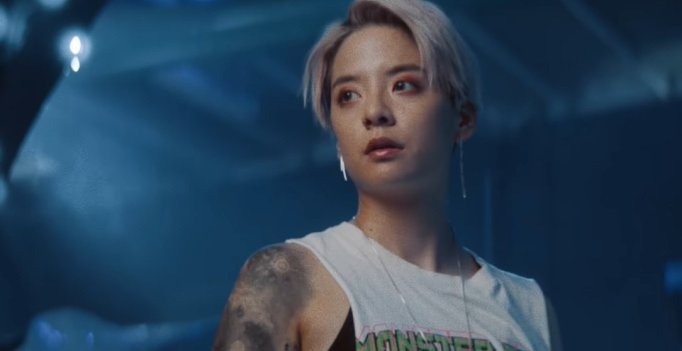 amber ra mv hon ban dien nam anh 1