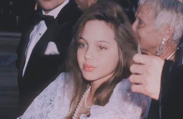 Ve dep nhu bup be cua Angelina Jolie nam 11 tuoi hinh anh