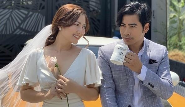 Ngoc Lan van giu anh cuoi voi Thanh Binh tren trang ca nhan hinh anh