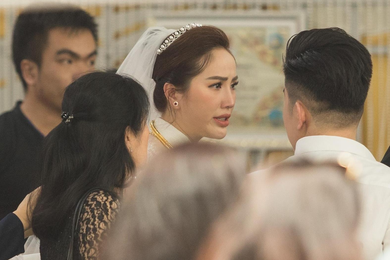 Bao Thy huy dong dan ve si va dung o che chan trong le cuoi hinh anh