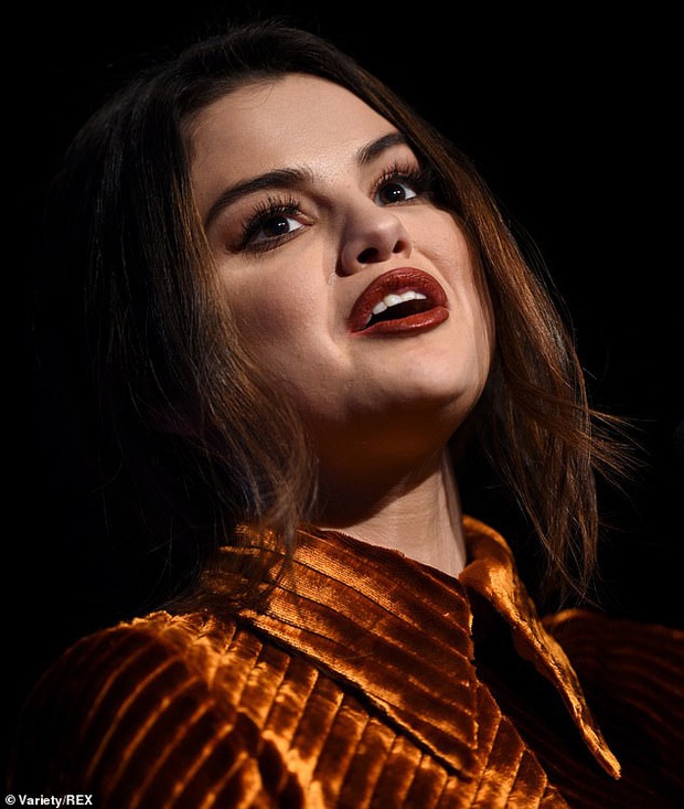 selena gomez loi trang diem anh 5