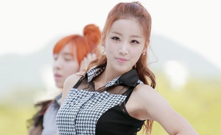 Nu ca si Han bo nghe vi chung kien quan ly gac chan khi lai xe hinh anh