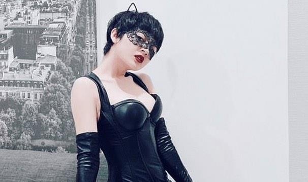 Bao Anh cat toc tem, mac goi cam sau chia tay Ho Quang Hieu hinh anh