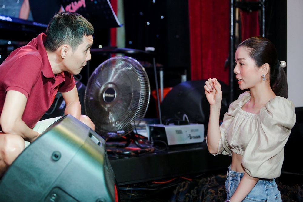 Le Quyen tuyen bo nghi hat 2 thang hinh anh