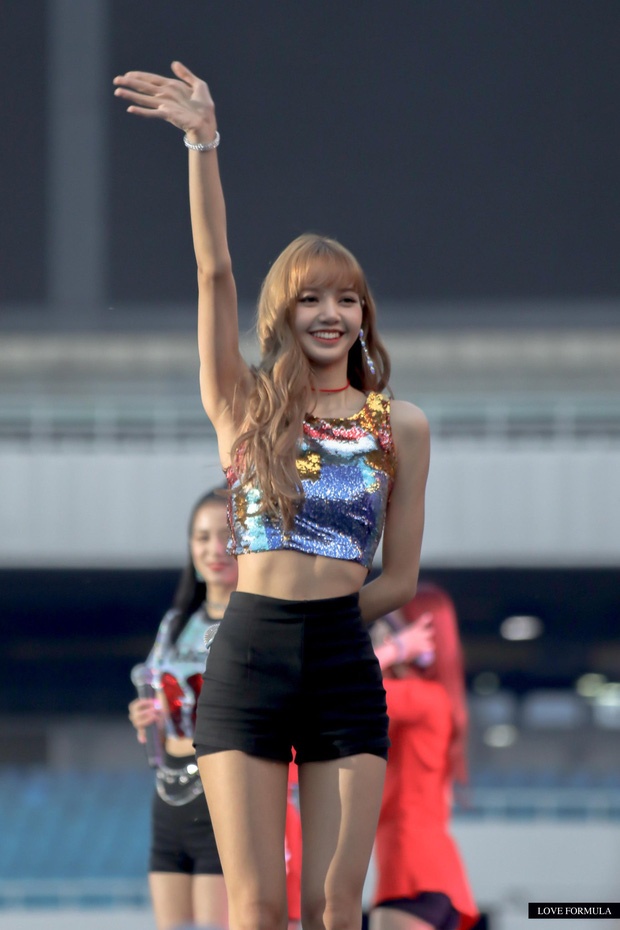 lisa mac mot chiec quan 3 nam anh 4