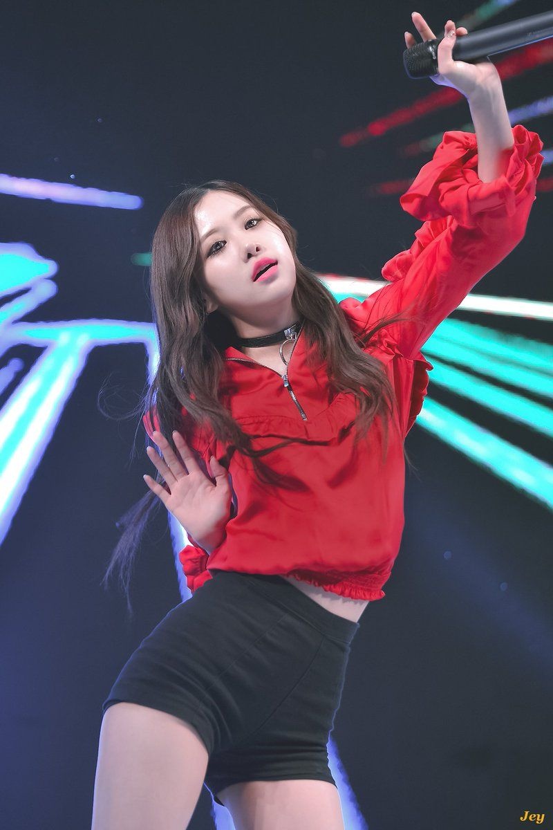 lisa mac mot chiec quan 3 nam anh 10