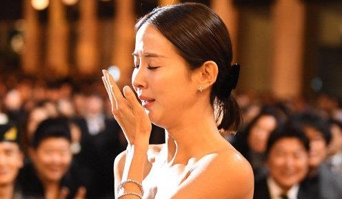 'Nu hoang canh nong' khoc nuc no tren san khau hinh anh