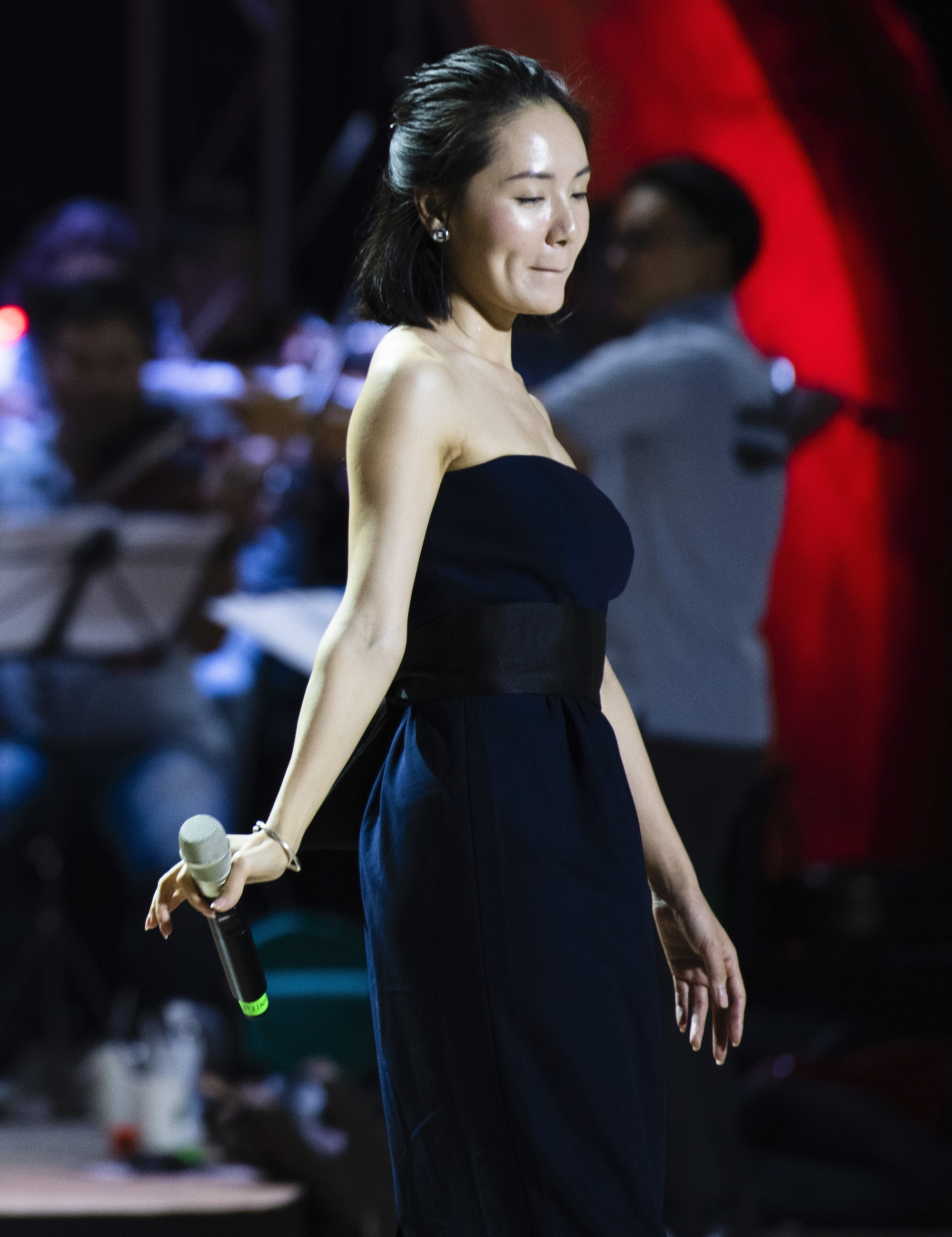 nhan sac phuong linh anh 1