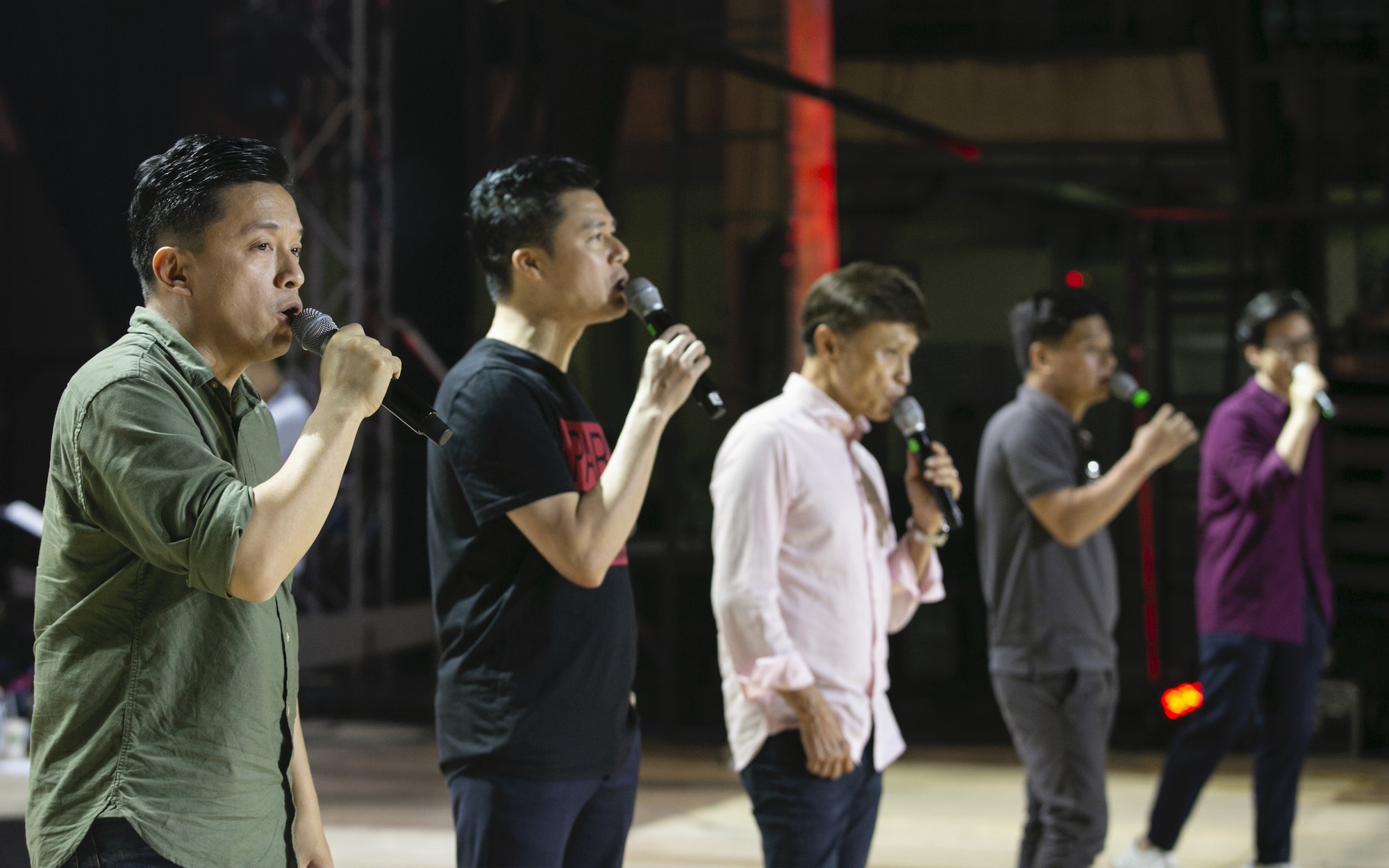 nhan sac phuong linh anh 11