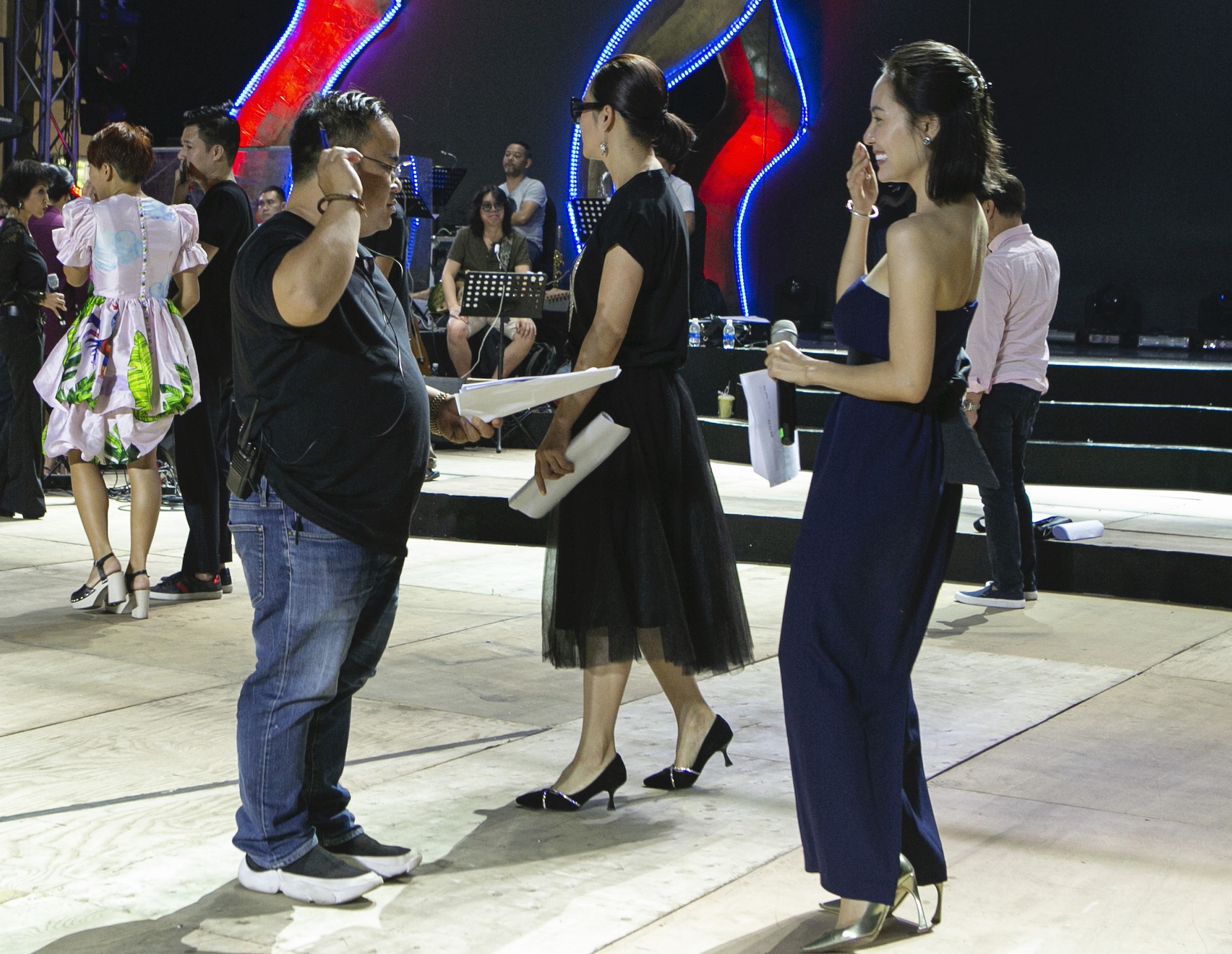 nhan sac phuong linh anh 6