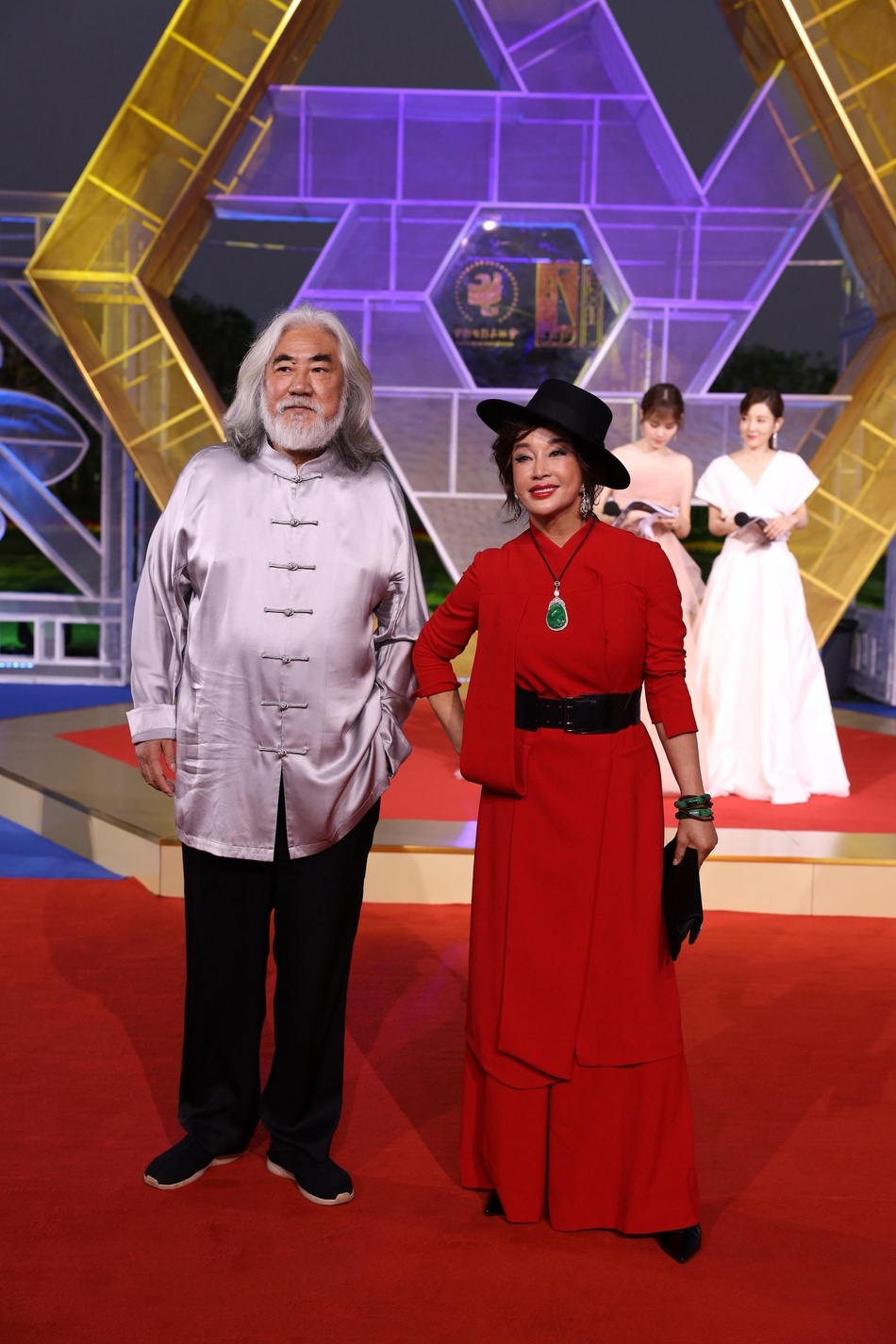 be mac lien hoan phim kim ke anh 16