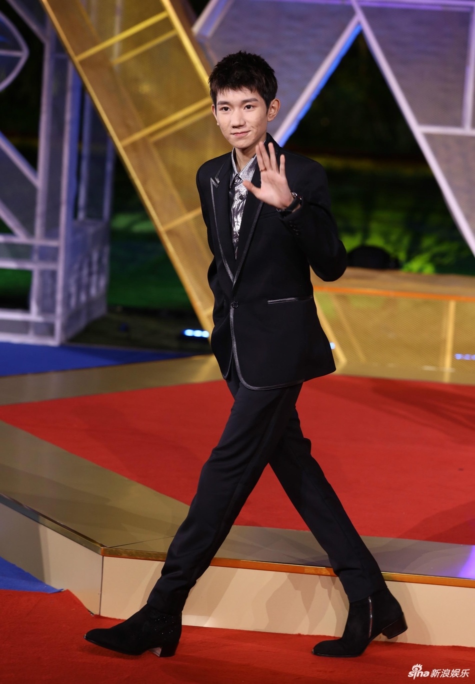 be mac lien hoan phim kim ke anh 20