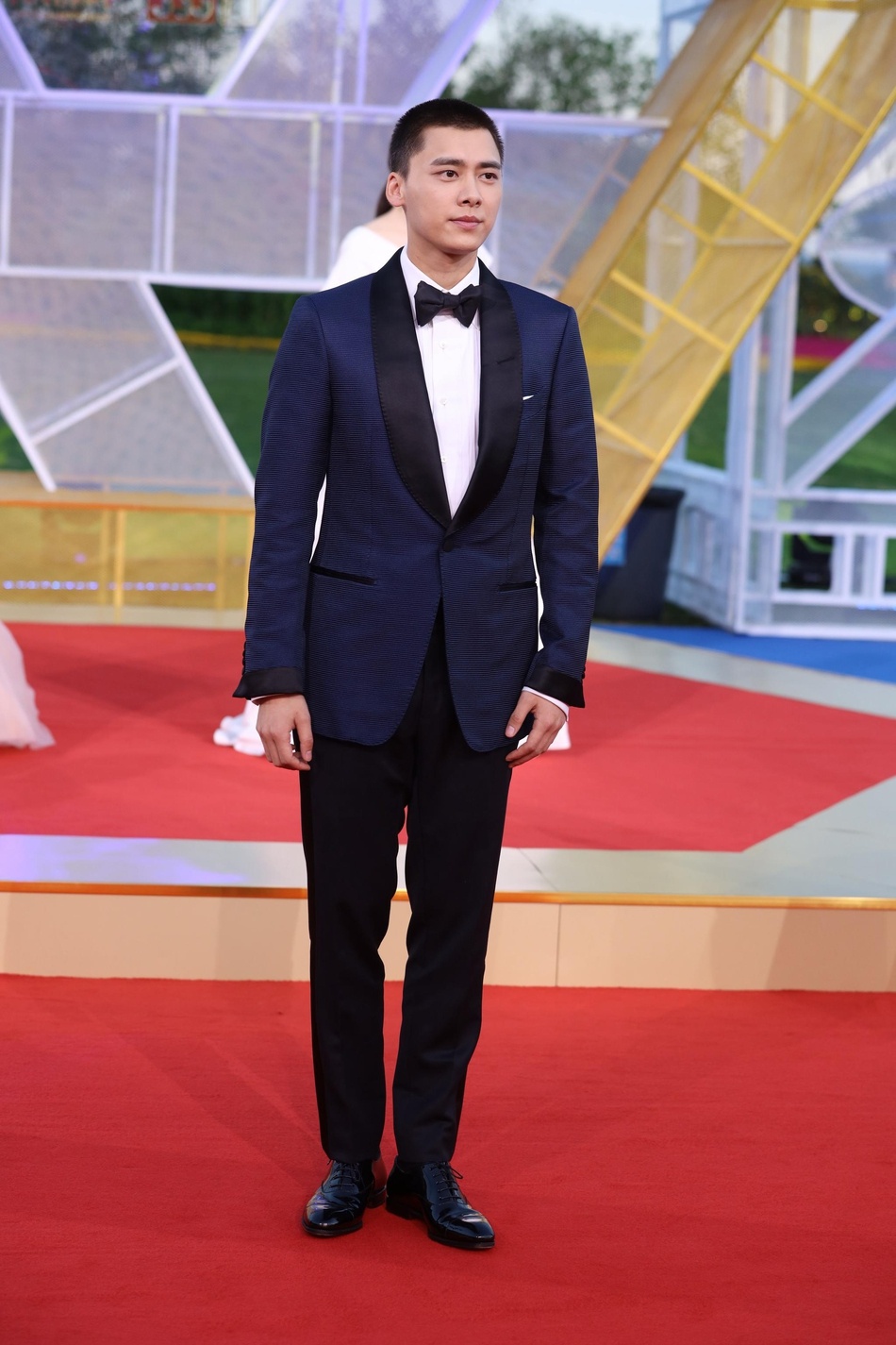 be mac lien hoan phim kim ke anh 19