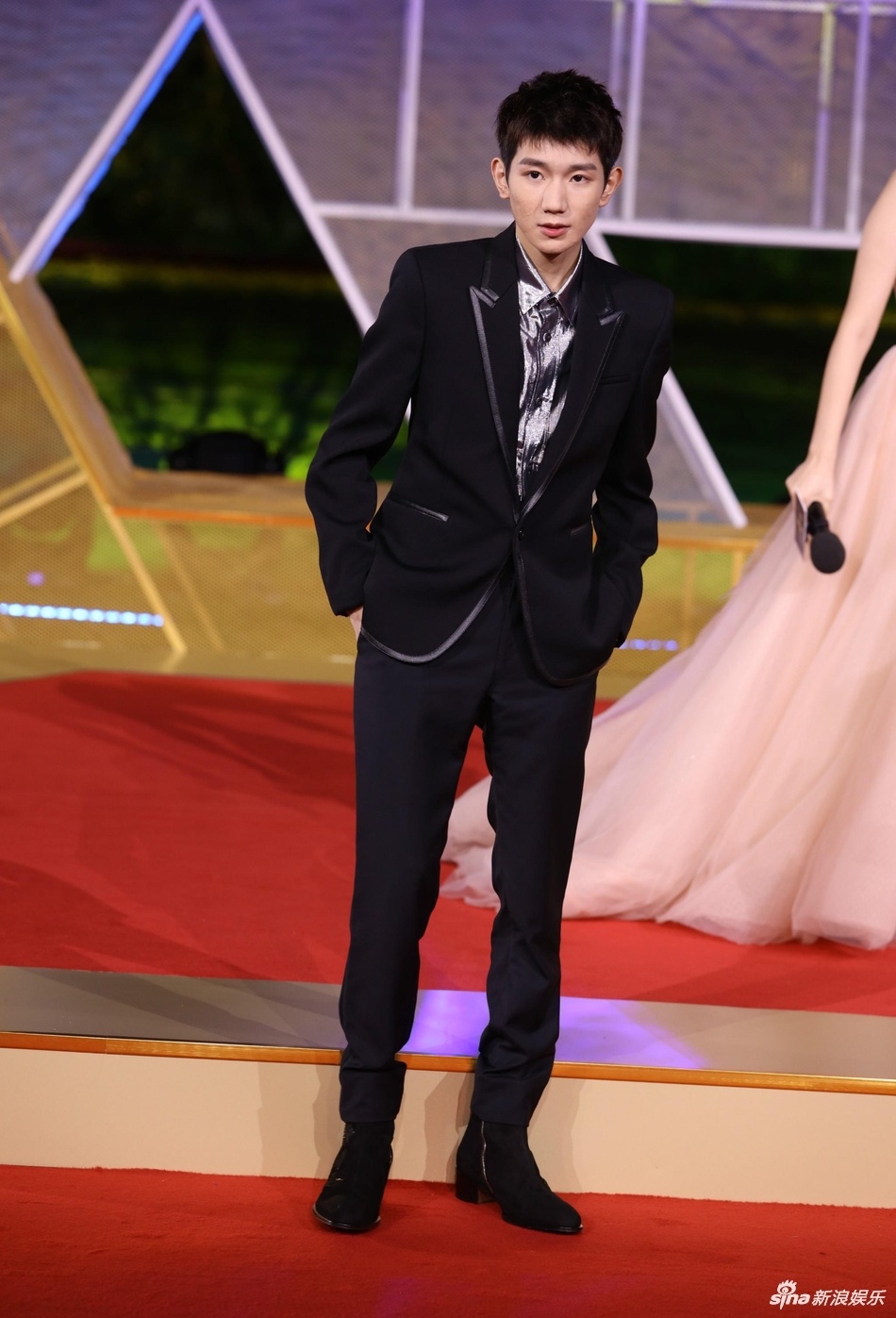 be mac lien hoan phim kim ke anh 21