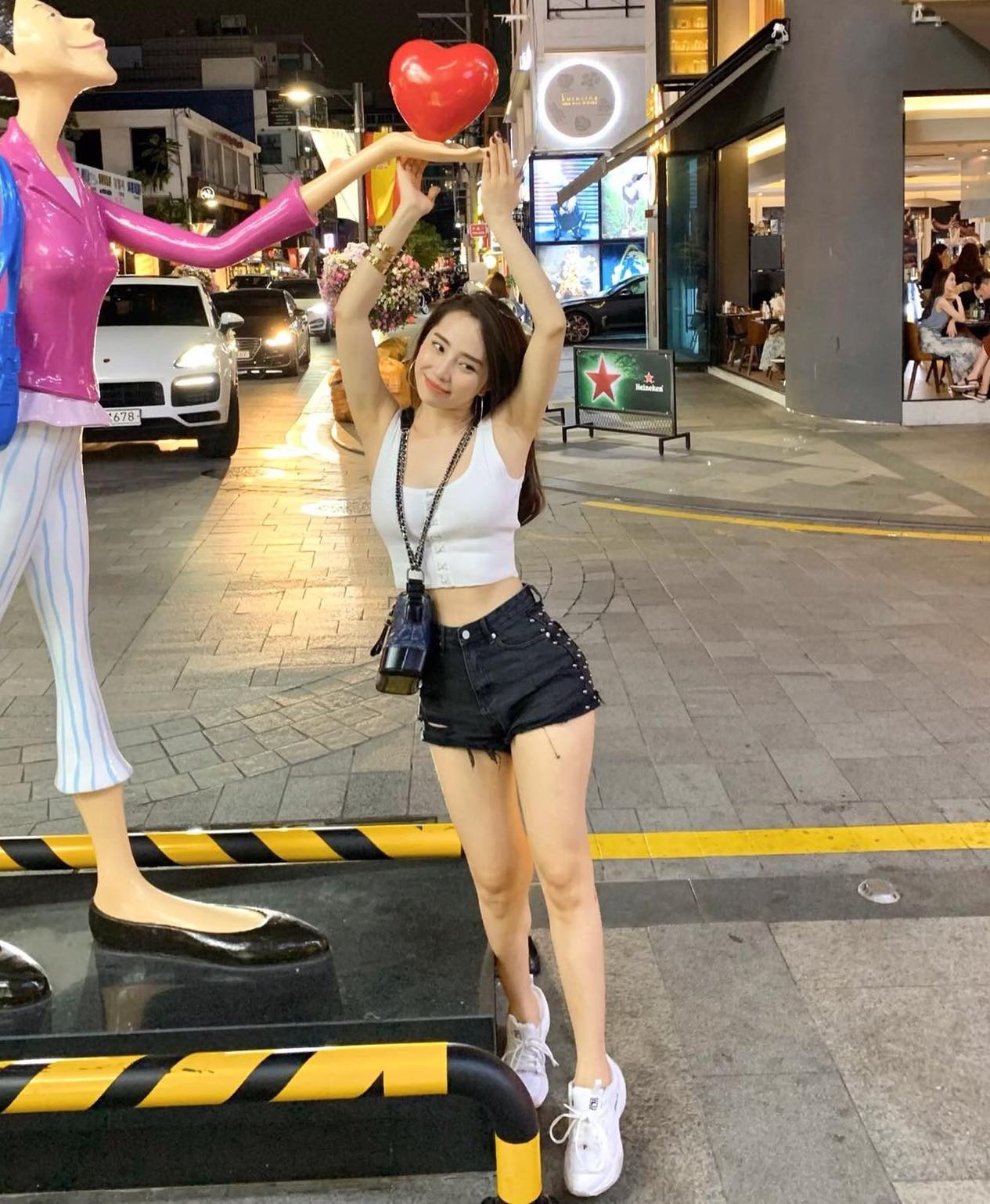 quynh nga mac goi cam trong phim anh 15