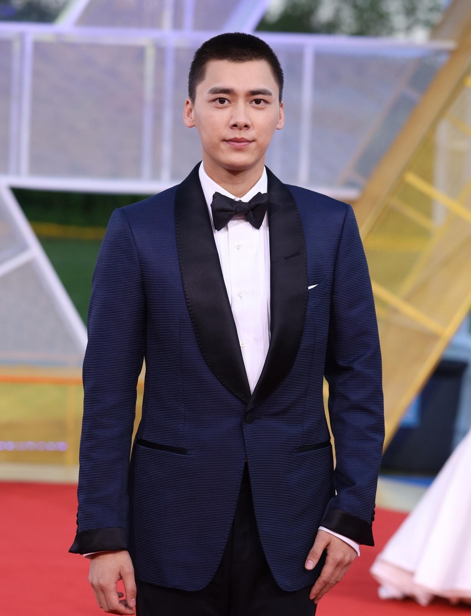 be mac lien hoan phim kim ke anh 18