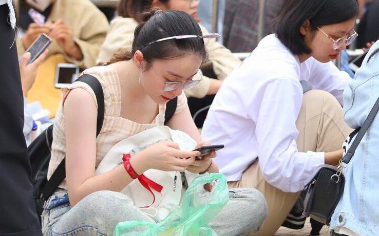 Fan Viet va vat de cho gap 100 sao Han o san My Dinh hinh anh