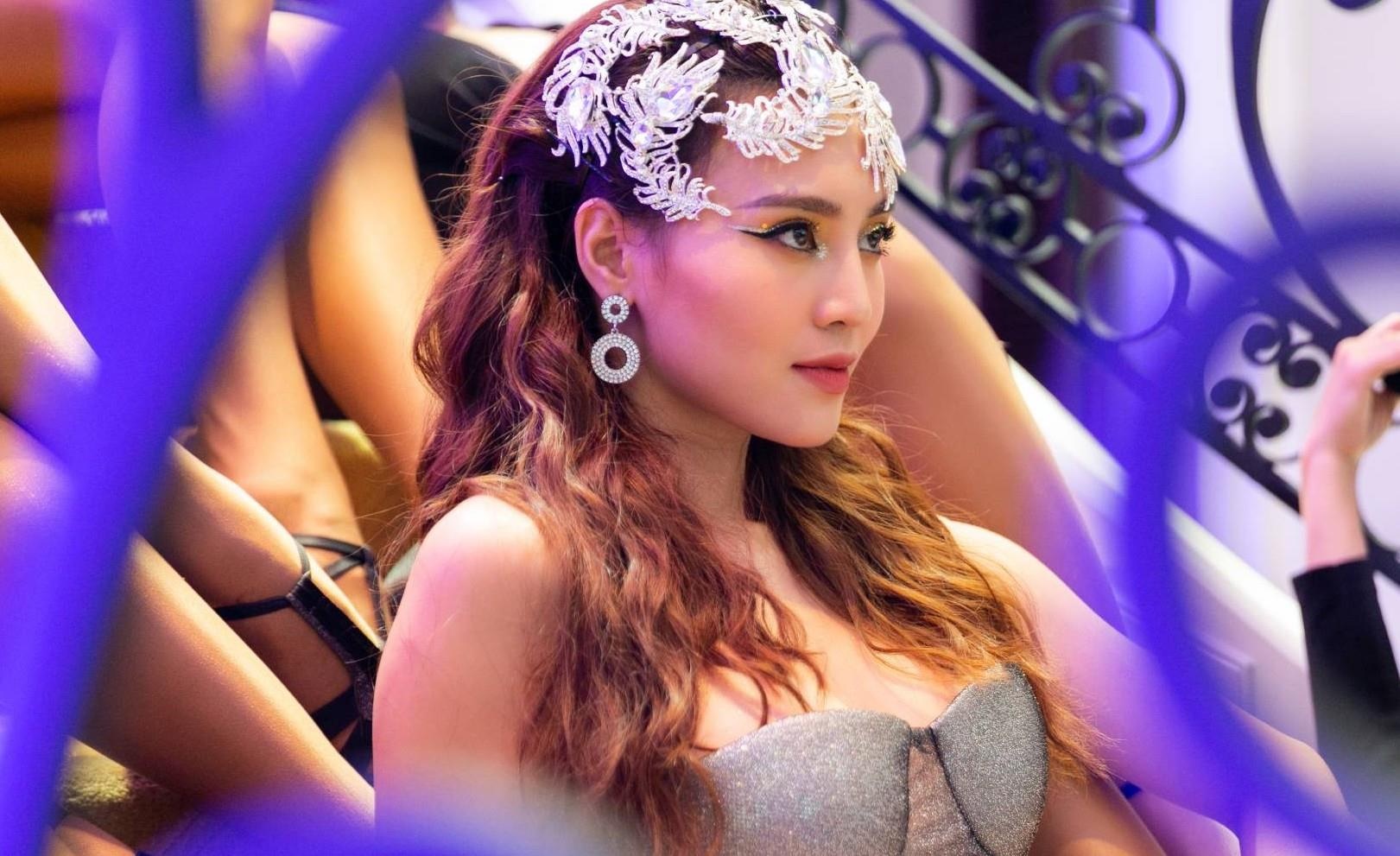 Ninh Duong Lan Ngoc bi che 'hat do, rap chan' trong MV moi hinh anh