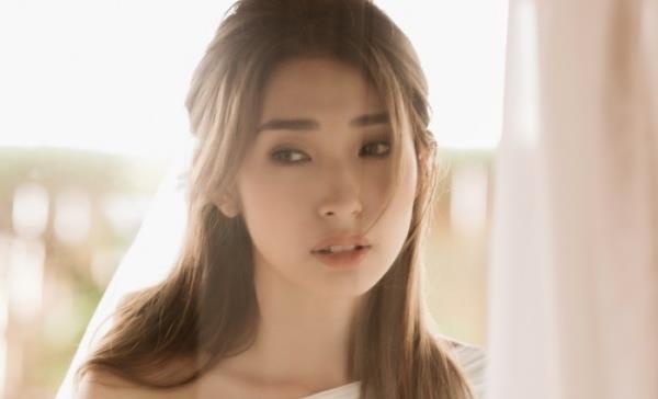 MV tinh tay ba cua Khong Tu Quynh lot BXH nhac Viet hinh anh