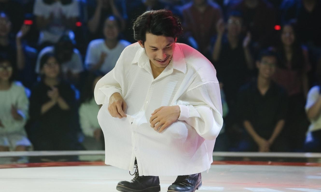 Tran Thanh che trang phuc cua Lien Binh Phat hinh anh