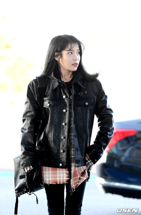 iu hyuna san bay anh 15