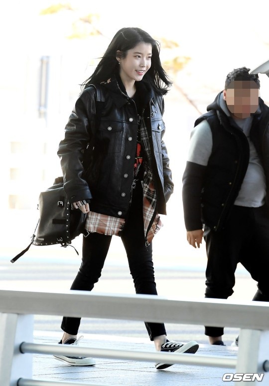 iu hyuna san bay anh 17