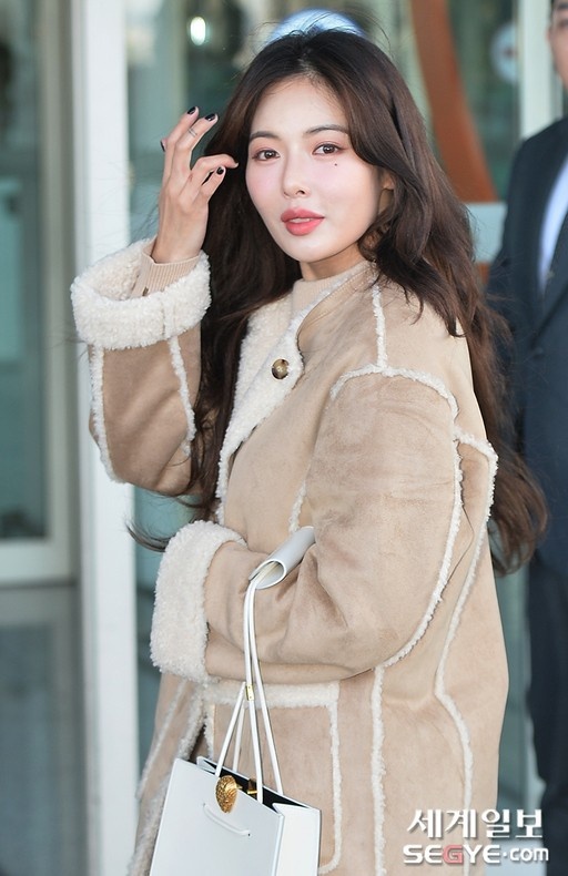 iu hyuna san bay anh 8