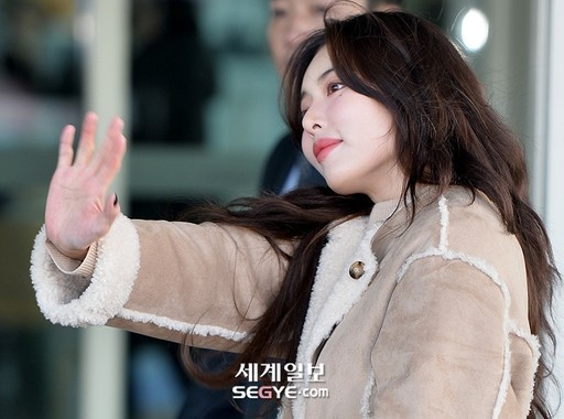 iu hyuna san bay anh 3