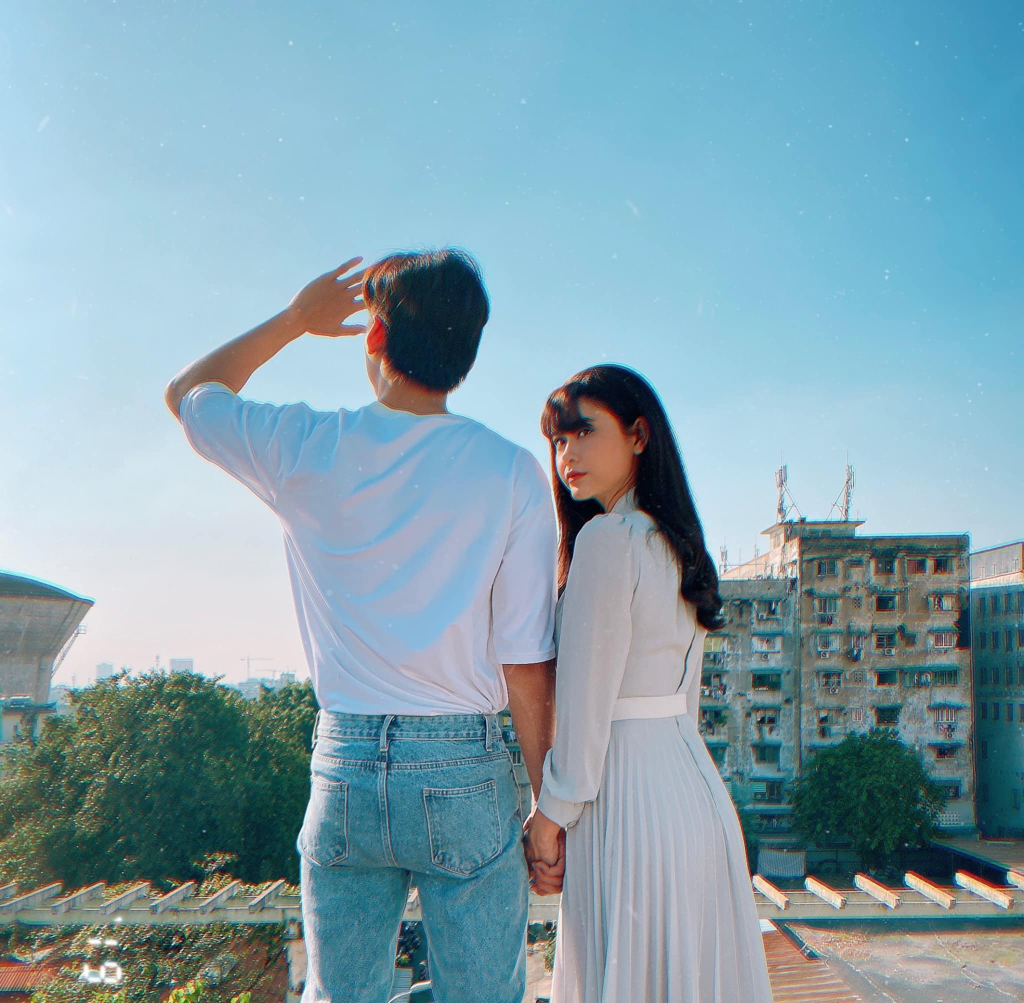 truong quynh anh nam tay trai la anh 1