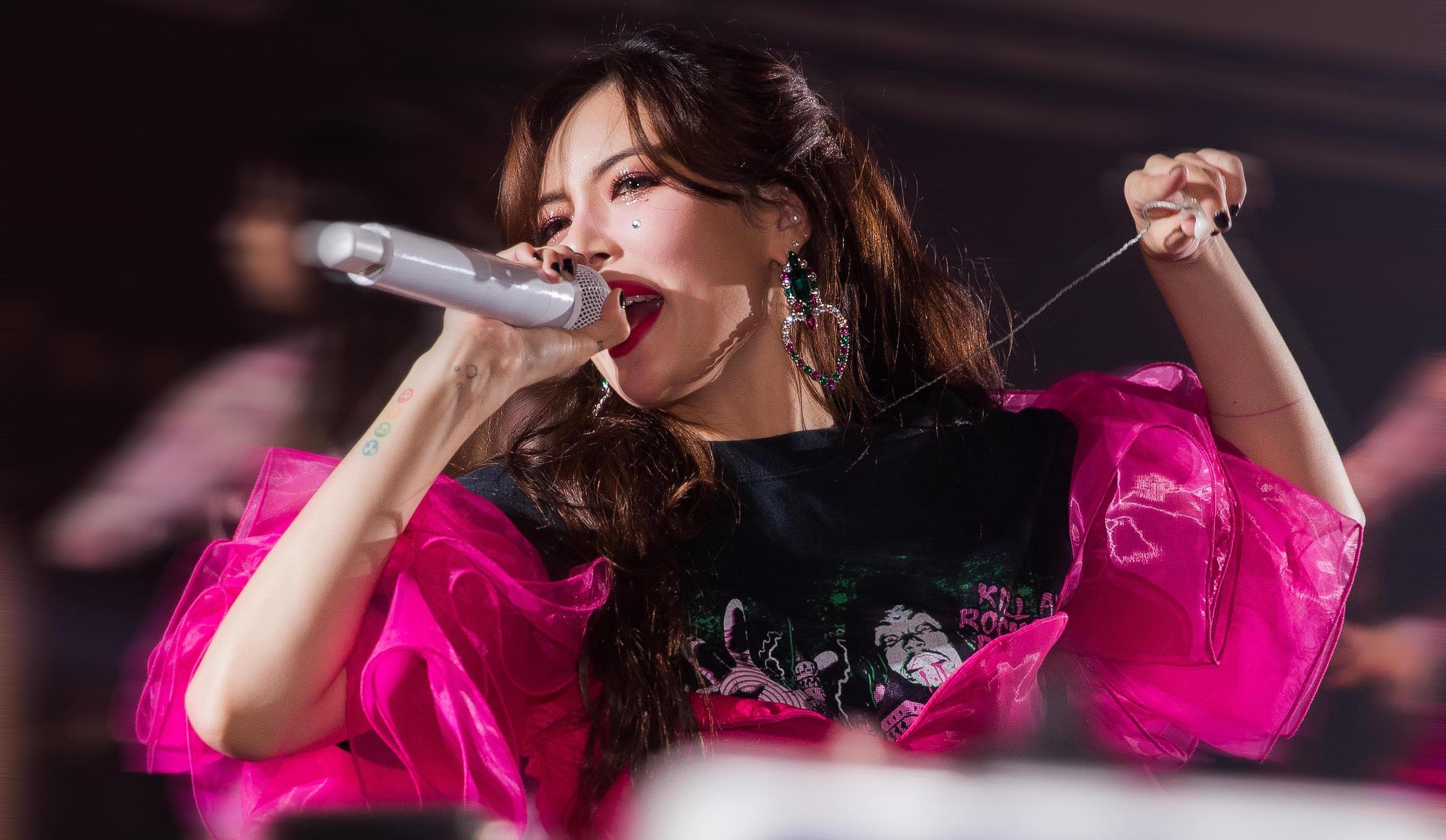 HyunA ruc ro tren san khau o Dai Loan hinh anh