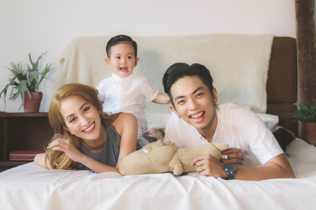 Khanh Thi - Phan Hien, tu co tro kem 12 tuoi toi hon nhan hanh phuc hinh anh