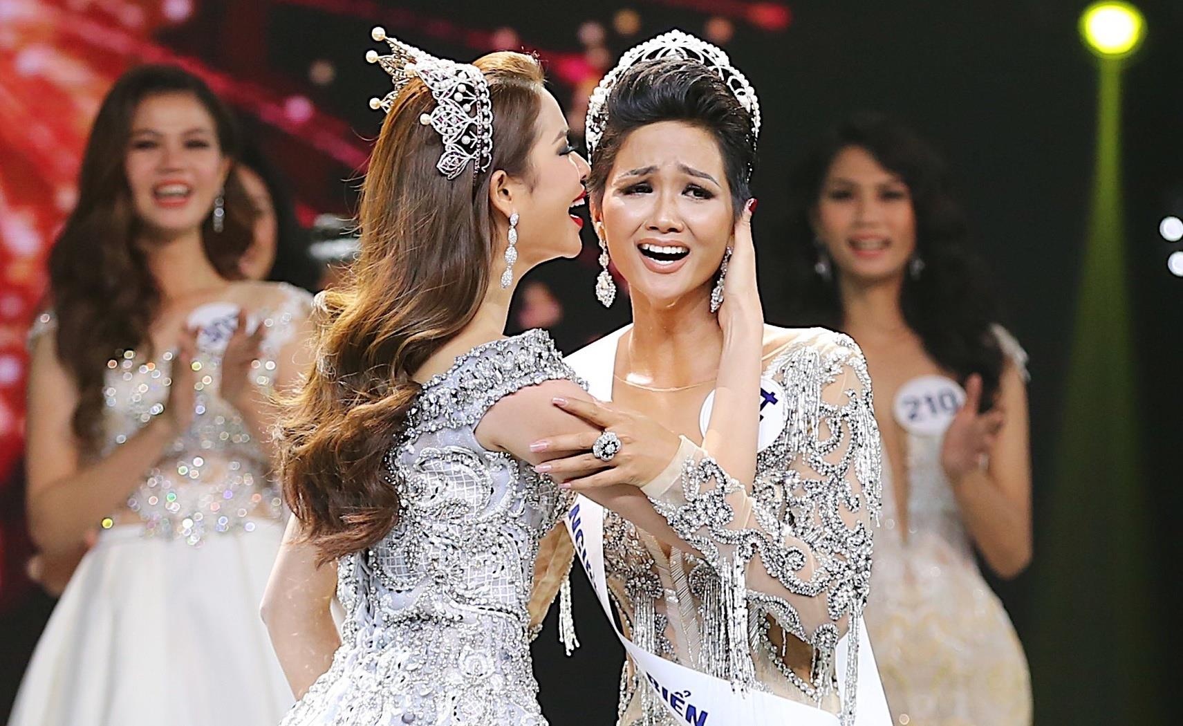 So phan khac biet cua 3 my nhan dang quang Hoa hau Hoan vu Viet Nam hinh anh