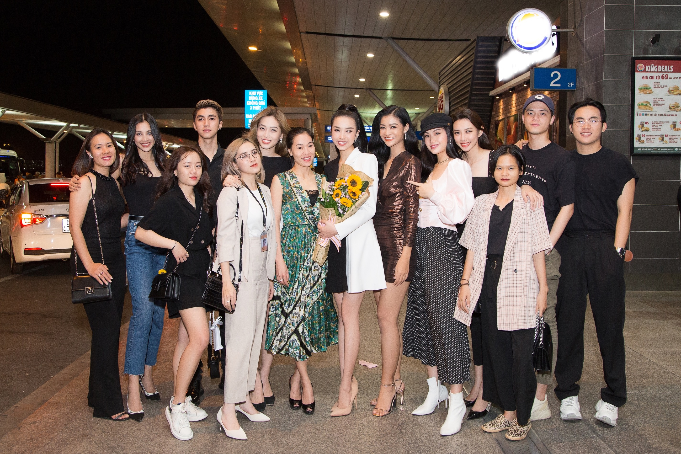 a hau thuy an thi miss intercontinental anh 9