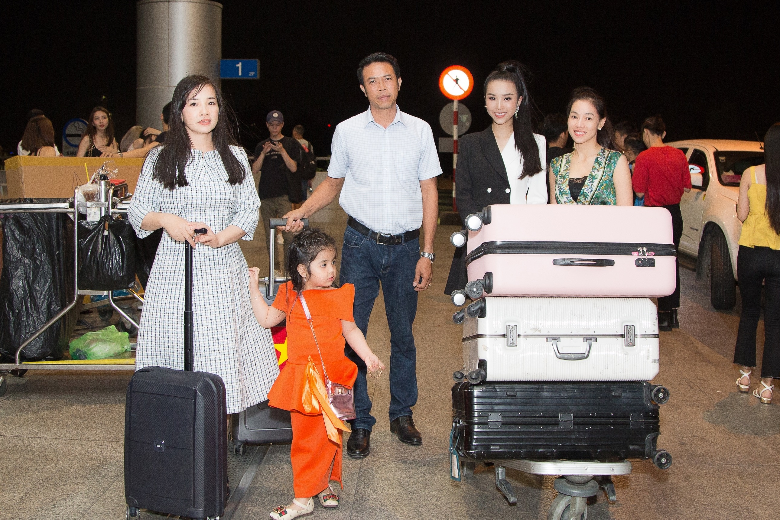 a hau thuy an thi miss intercontinental anh 7