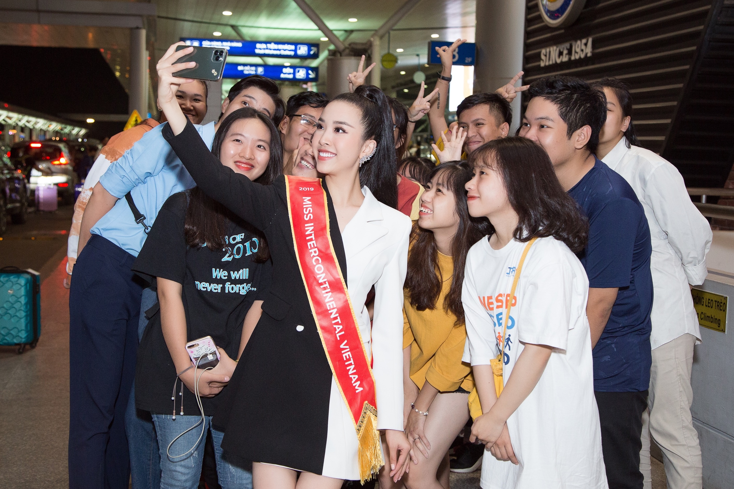 a hau thuy an thi miss intercontinental anh 10