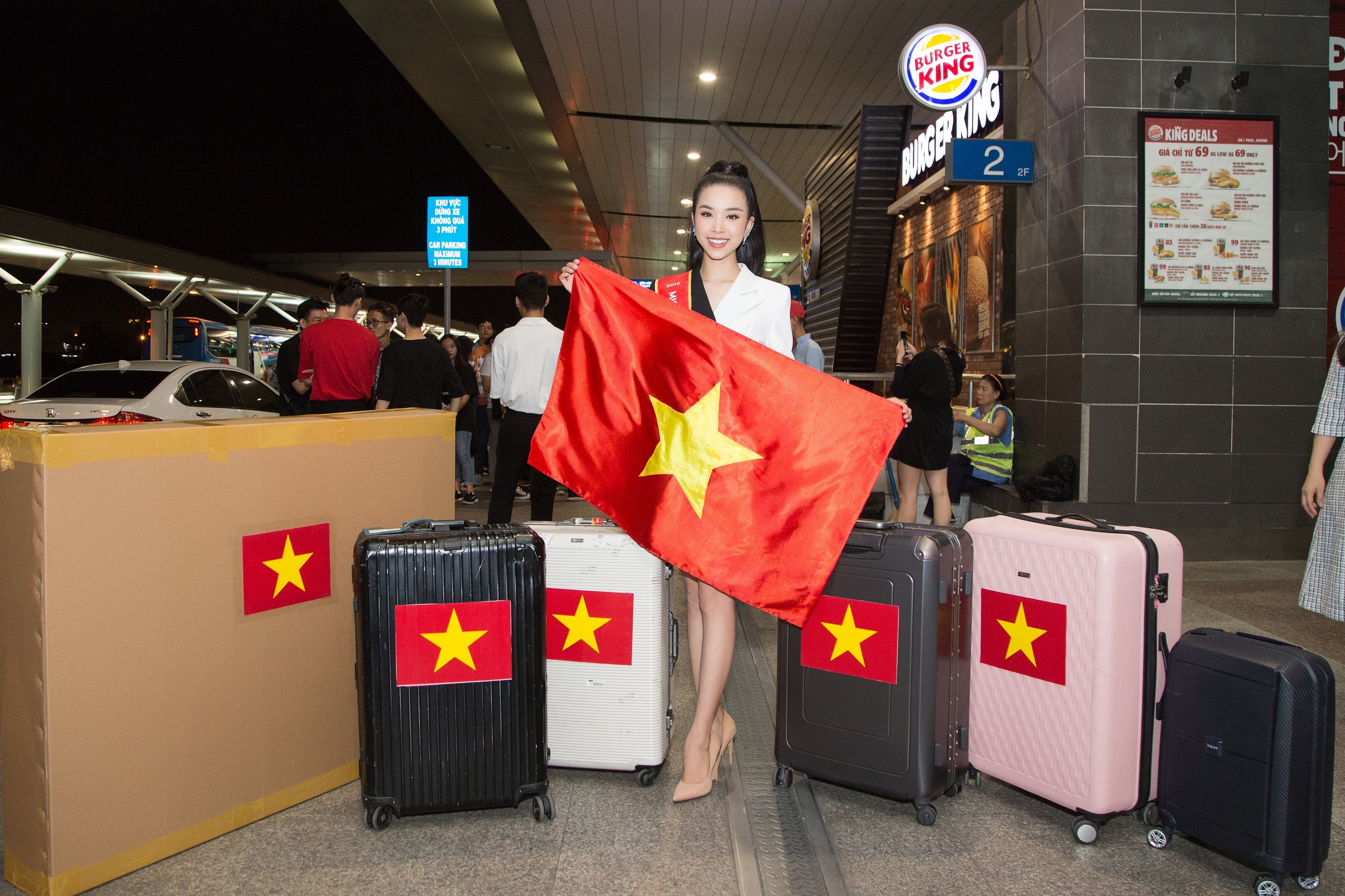a hau thuy an thi miss intercontinental anh 8