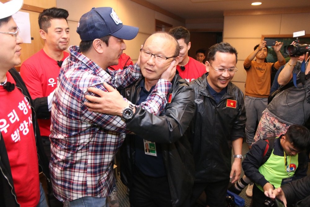 HLV Park Hang-seo lien tuc pha ky luc rating cac show truyen hinh hinh anh